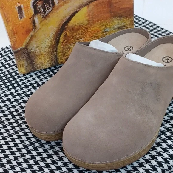 Bella Vita Motto Almond Suede Leather Clogs 6WW - NIB - Picture 6 of 10